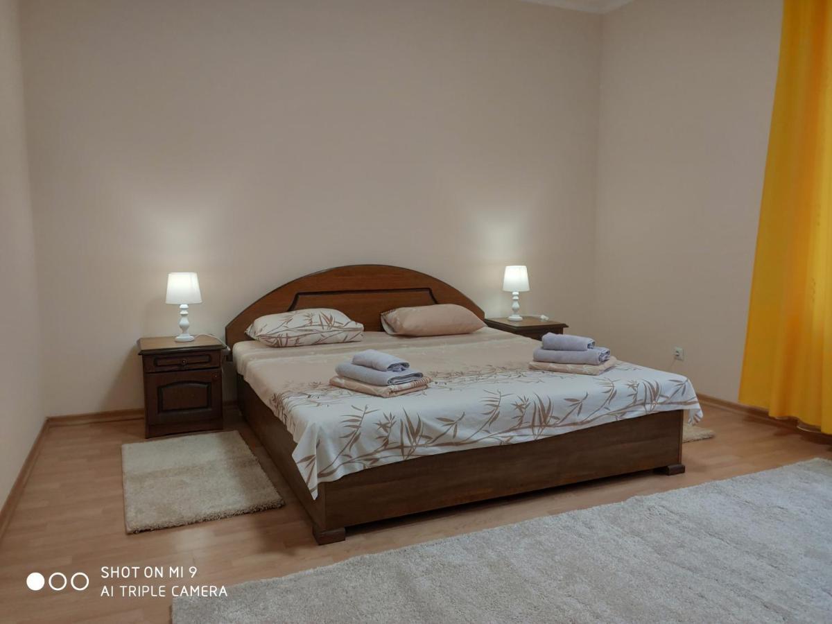 Apartments "Domovik" Івана Парканія 2А Кв 19 Μουκάτσεβο Εξωτερικό φωτογραφία