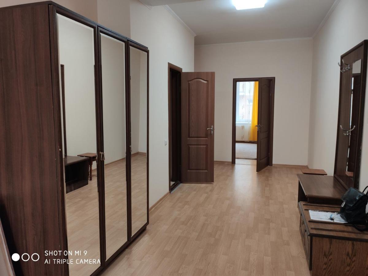 Apartments "Domovik" Івана Парканія 2А Кв 19 Μουκάτσεβο Εξωτερικό φωτογραφία